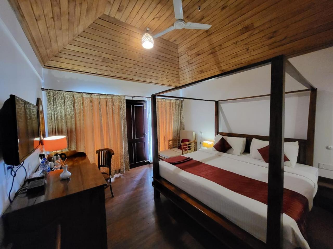帕洛马隐居度假村 Alappuzha 外观 照片